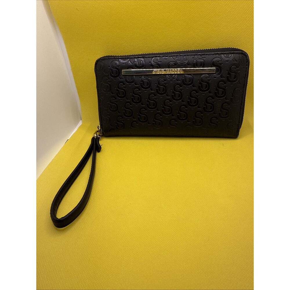 Steve Madden Wristlet Wallet Black w/Gold And Embossed Logo Pattern